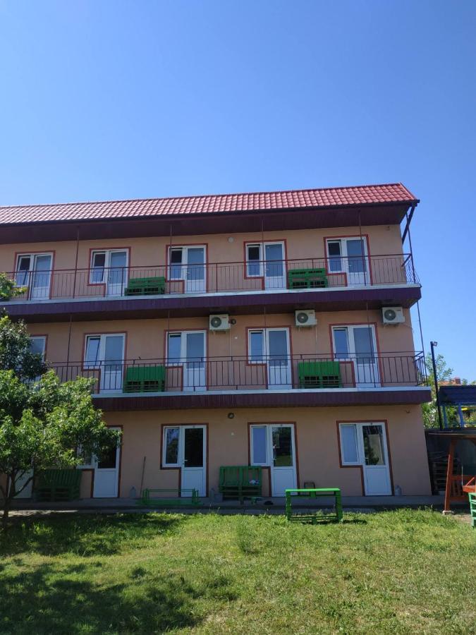 Monte Karlo Hotel Zaliznyy Havn Eksteriør billede